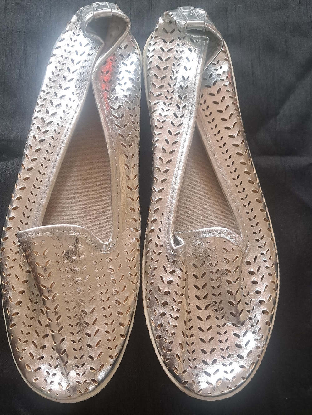 🎠NEW♡Women's Silver Slip-On Ballet Flats Comfort & Style-Classic Feel & look